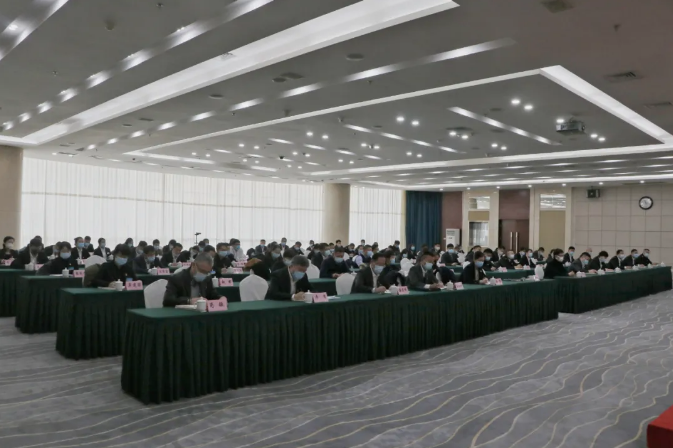 鞍勤集團(tuán)、溫泉集團(tuán)舉辦貫徹落實(shí)市第十三次黨代會(huì)精神宣講報(bào)告會(huì)(圖3)