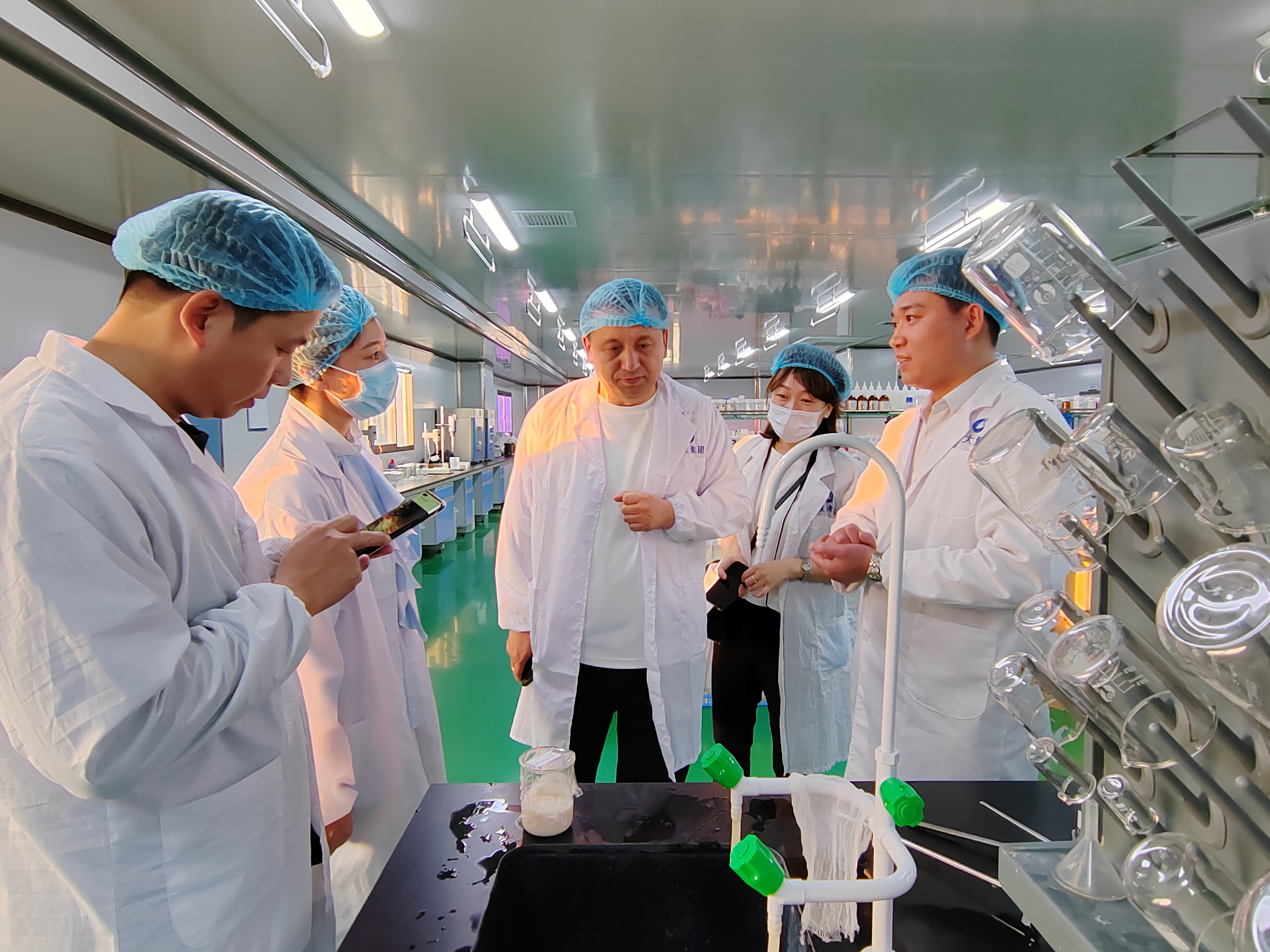 鞍勤集團(tuán)、溫泉集團(tuán)、公服集團(tuán)商務(wù)考察組赴廣州調(diào)研